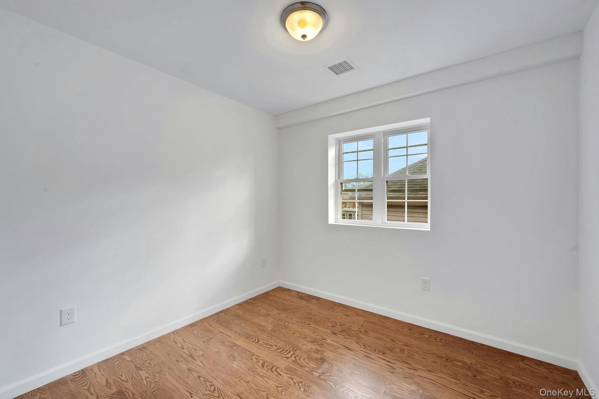 Single Family Hollywood  Bronx, NY 10465, MLS-930481-21