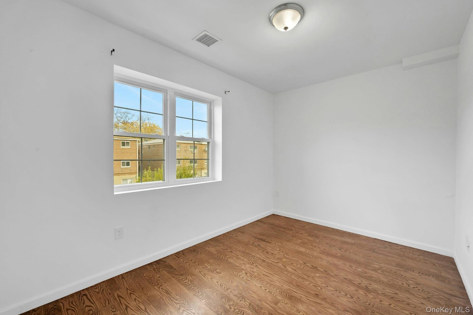 Single Family Hollywood  Bronx, NY 10465, MLS-930481-25