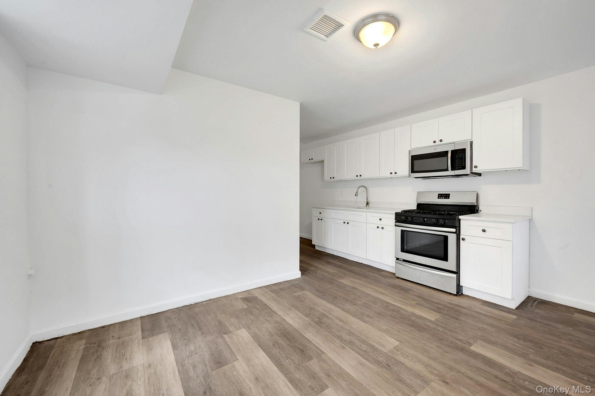 Single Family Hollywood  Bronx, NY 10465, MLS-930481-35