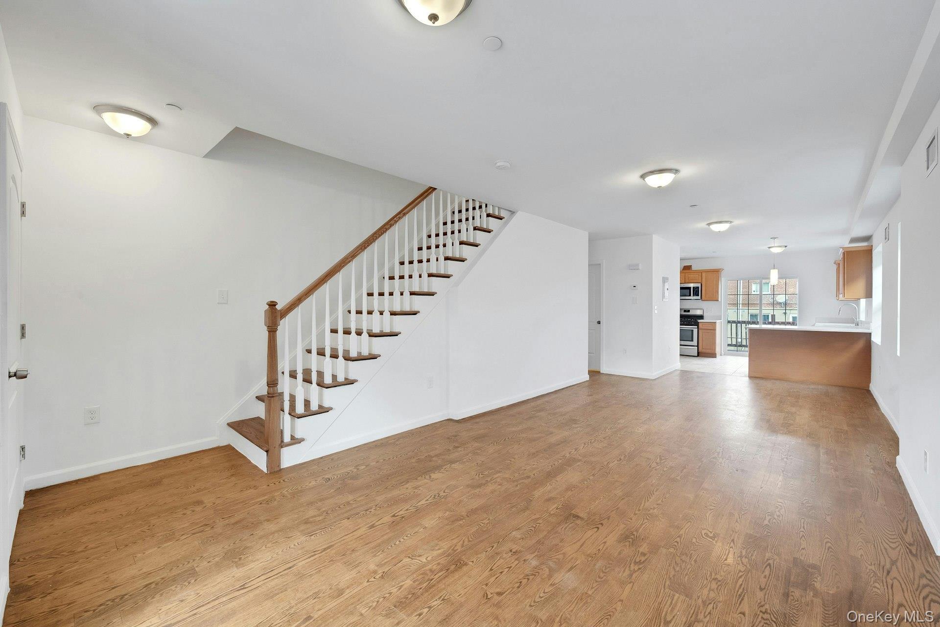 Single Family Hollywood  Bronx, NY 10465, MLS-930481-5