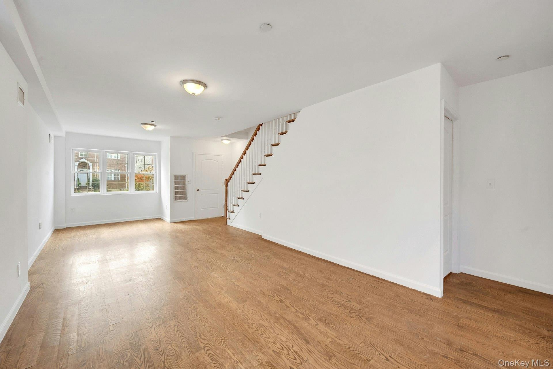 Single Family Hollywood  Bronx, NY 10465, MLS-930481-8
