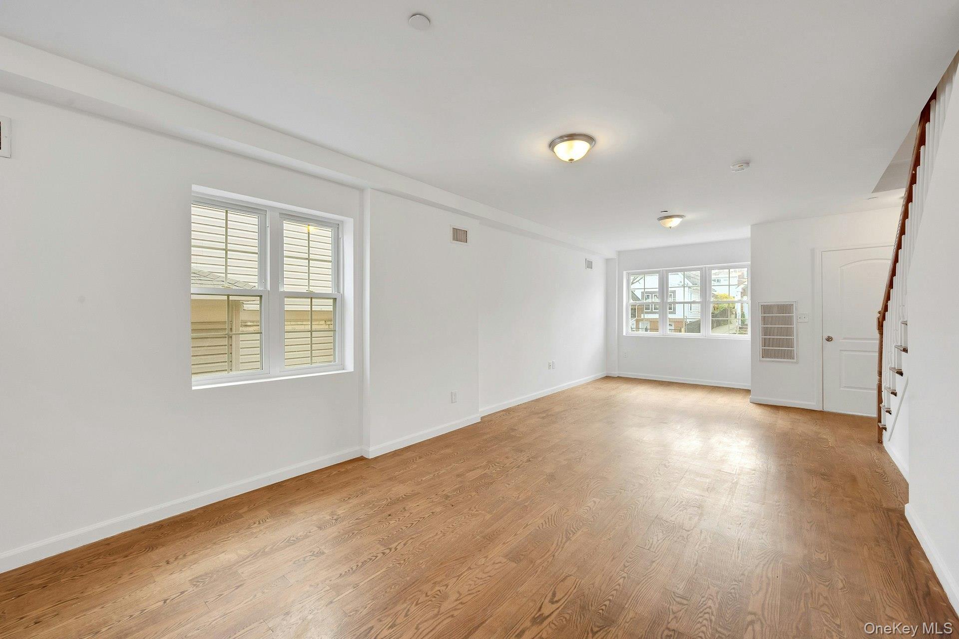 Single Family Hollywood  Bronx, NY 10465, MLS-930481-9