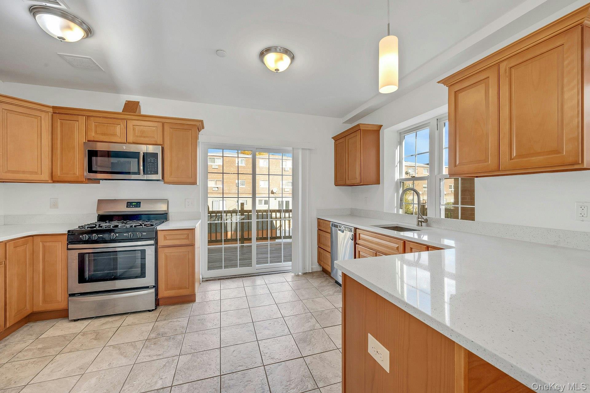 Single Family Hollywood Bronx, NY 10465, MLS-930484-10