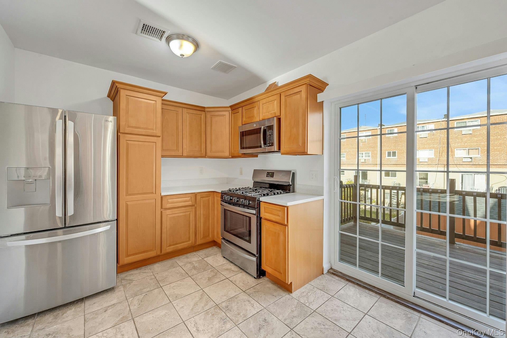 Single Family Hollywood Bronx, NY 10465, MLS-930484-11