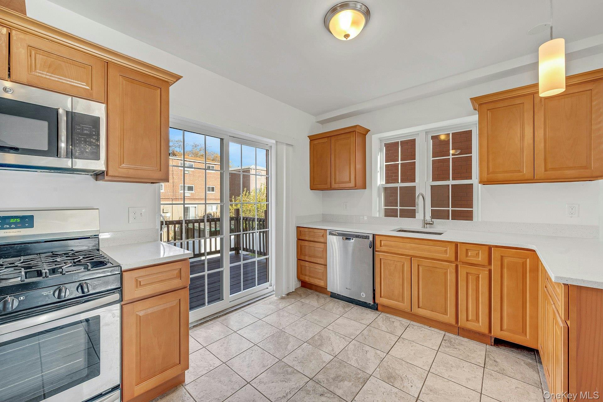 Single Family Hollywood Bronx, NY 10465, MLS-930484-12