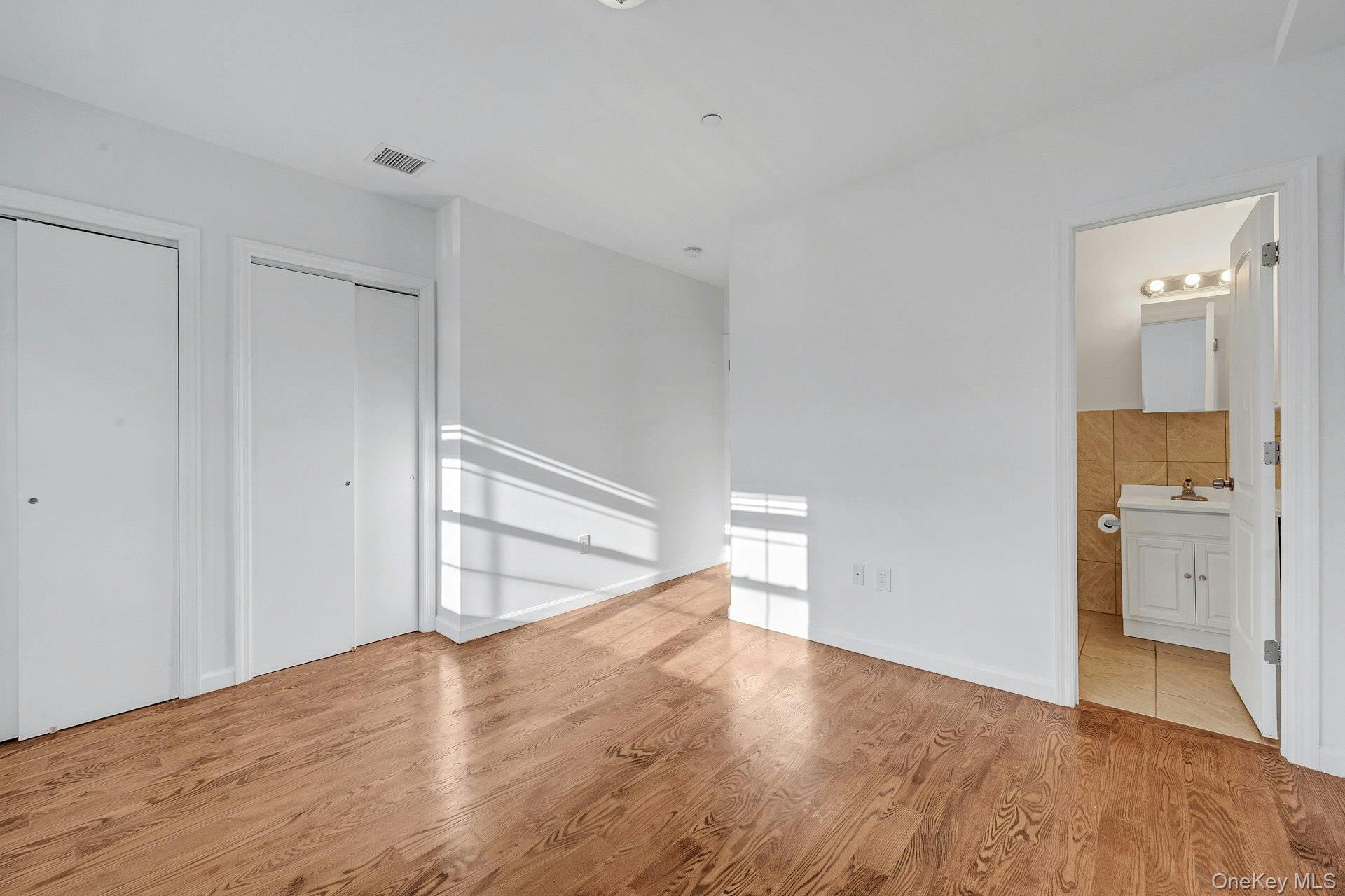 Single Family Hollywood Bronx, NY 10465, MLS-930484-16