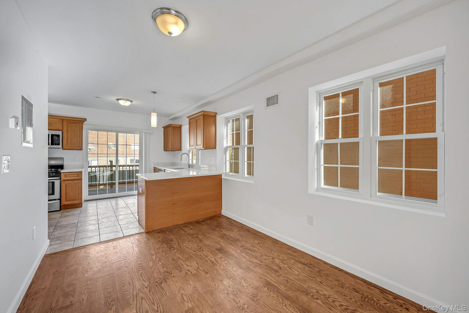 Single Family Hollywood Bronx, NY 10465, MLS-930484-8