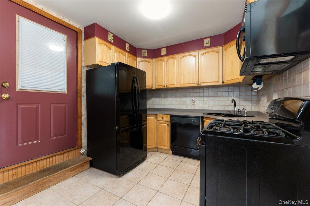 Single Family Waterbury  Bronx, NY 10465, MLS-930495-10