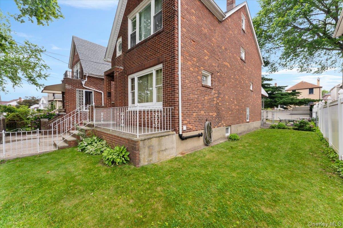 Single Family Waterbury  Bronx, NY 10465, MLS-930495-21