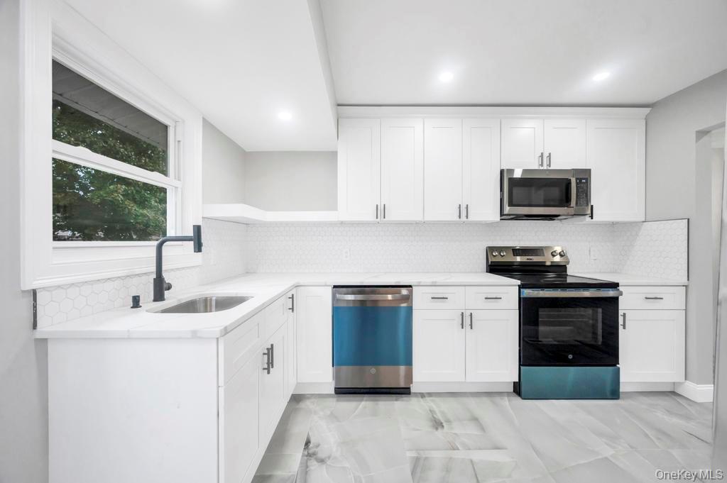 Single Family New London  Suffolk County, NY 11763, MLS-930507-11