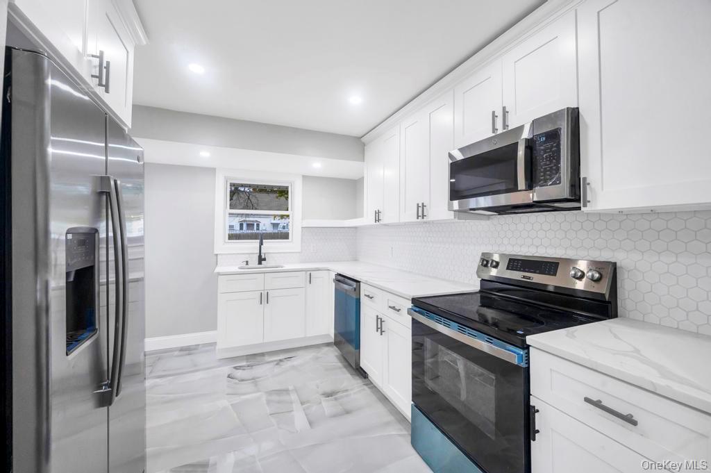 Single Family New London  Suffolk County, NY 11763, MLS-930507-13