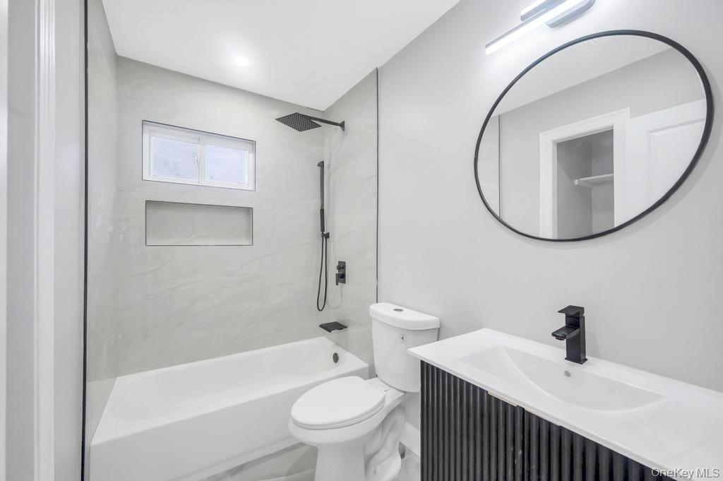 Single Family New London  Suffolk County, NY 11763, MLS-930507-17