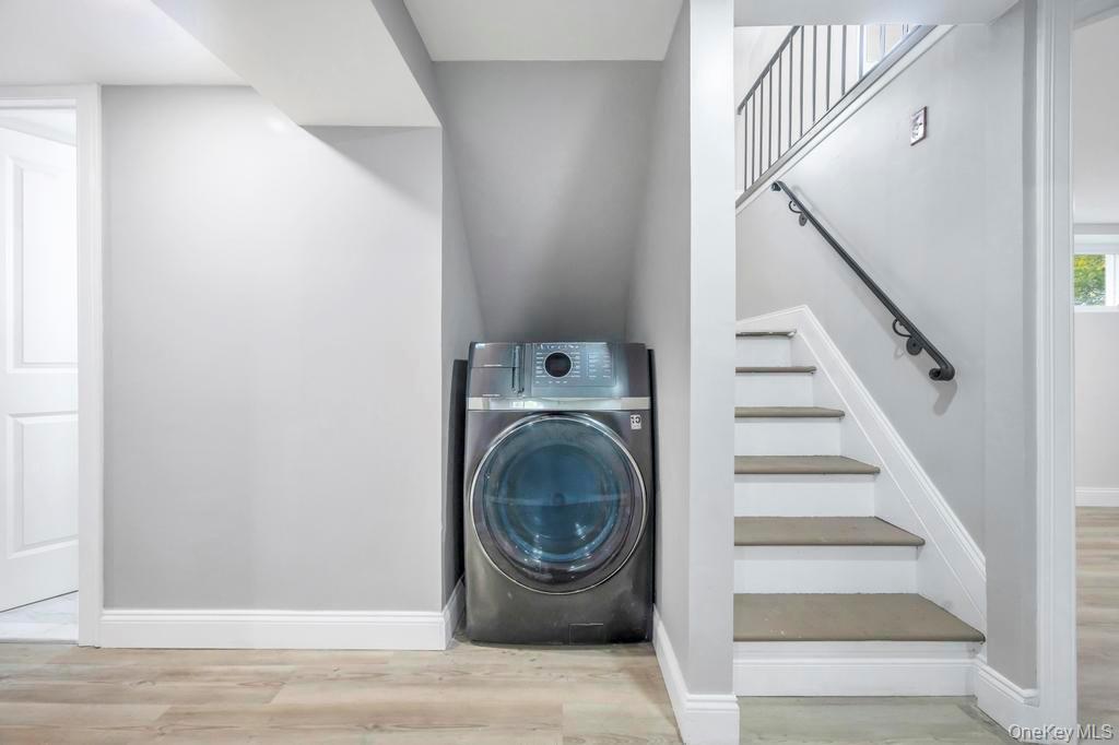 Single Family New London  Suffolk County, NY 11763, MLS-930507-24