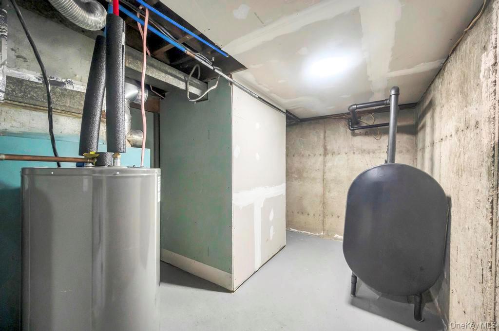 Single Family New London  Suffolk County, NY 11763, MLS-930507-31