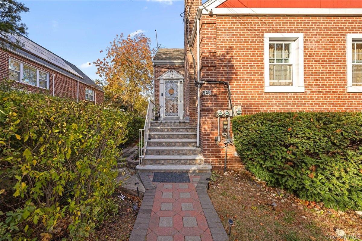 Single Family 222nd  Bronx, NY 10469, MLS-930518-3