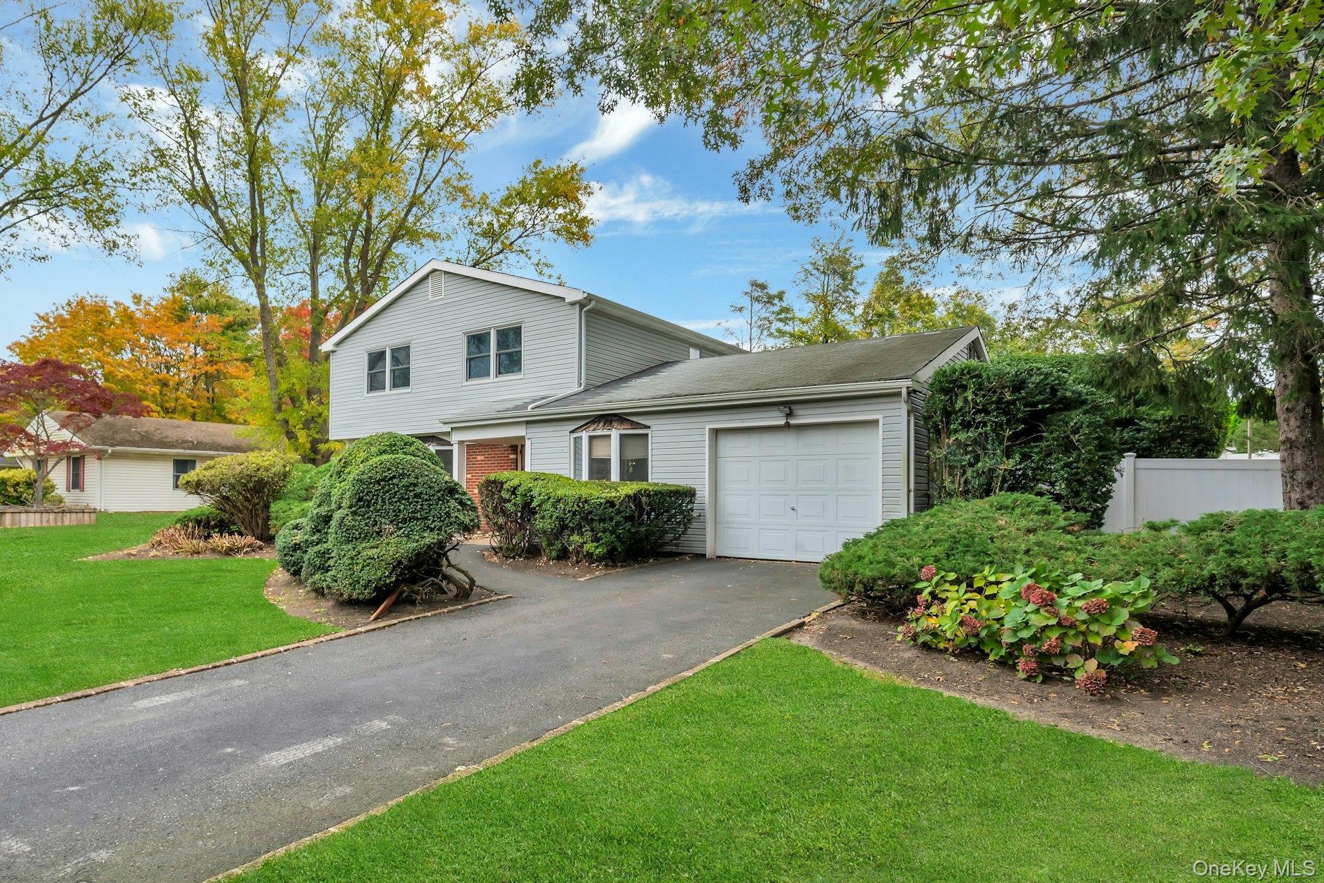 Single Family Royalston  Suffolk County, NY 11720, MLS-930530-3