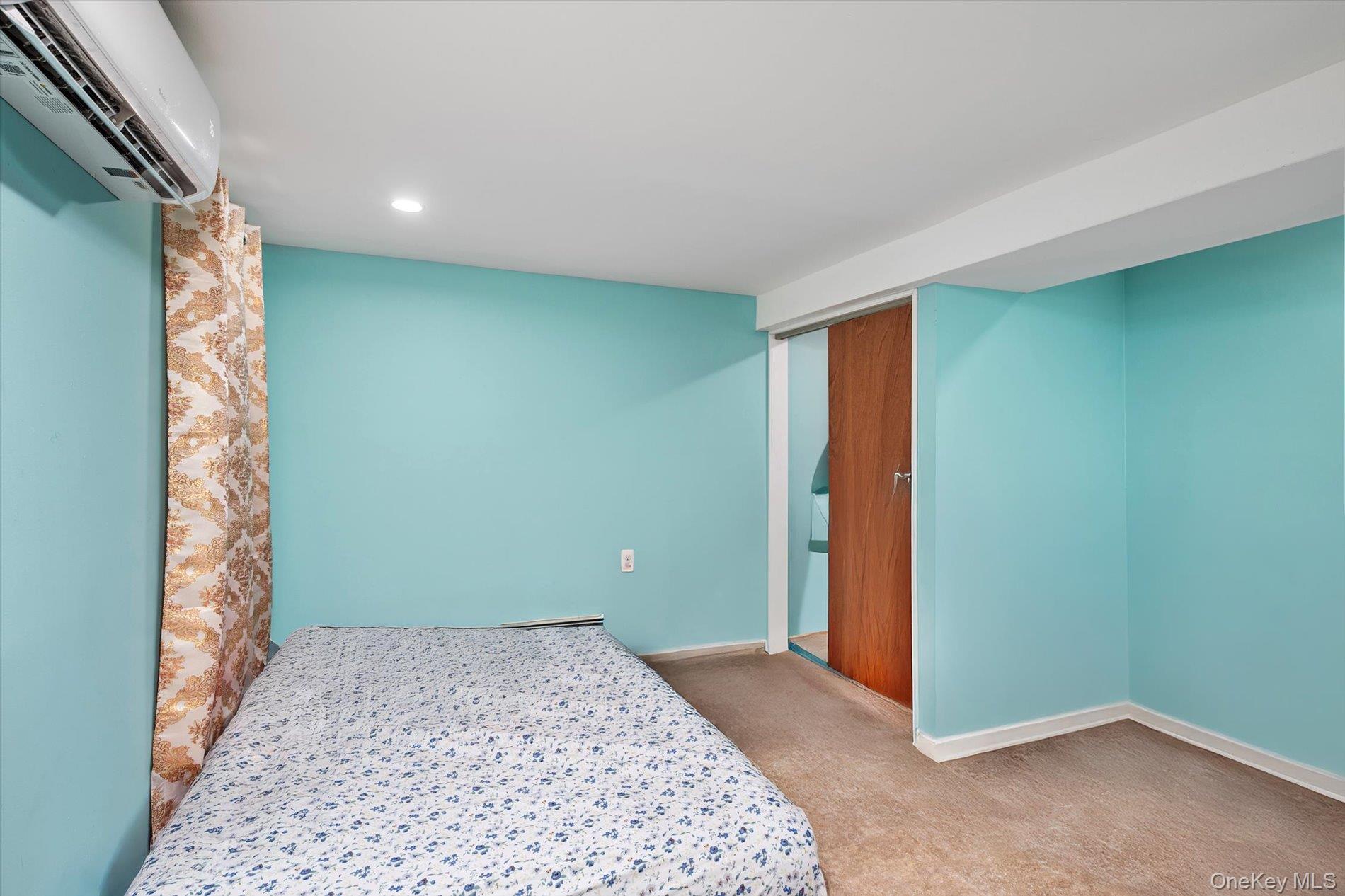 Single Family 231st  Queens, NY 11413, MLS-930617-16