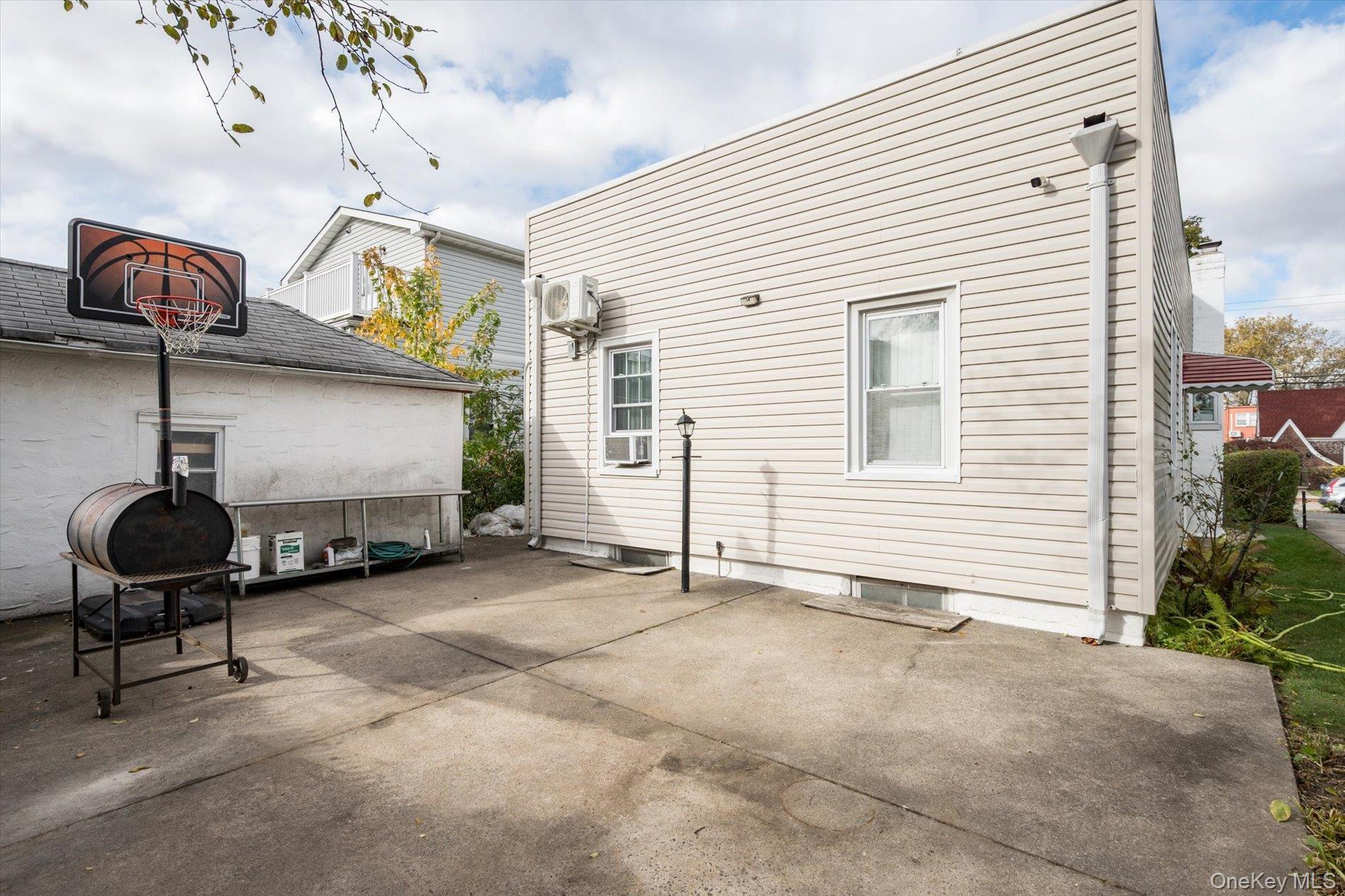 Single Family 231st  Queens, NY 11413, MLS-930617-20