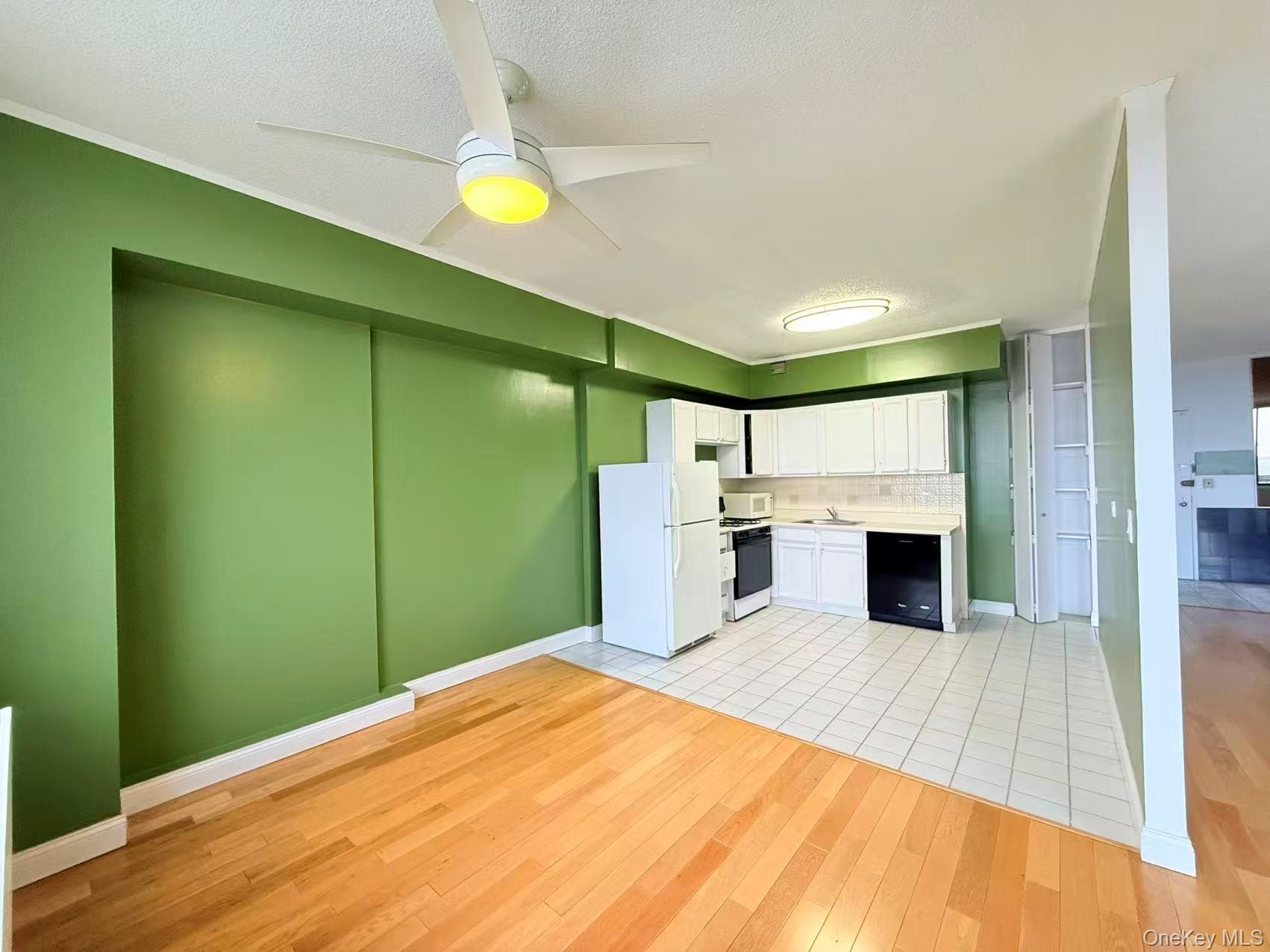 Condo Bay Club  Queens, NY 11360, MLS-930630-6