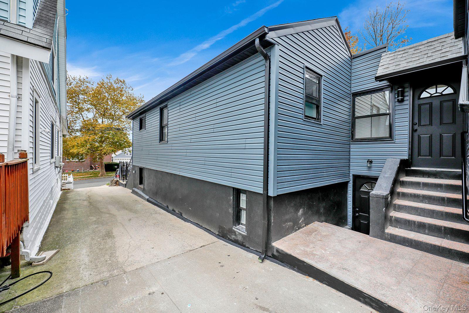 Single Family Calhoun  Bronx, NY 10465, MLS-930637-22