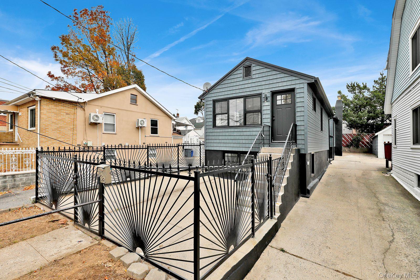 Single Family Calhoun  Bronx, NY 10465, MLS-930637-23