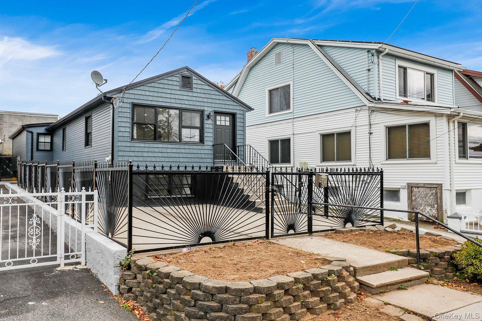 Single Family Calhoun  Bronx, NY 10465, MLS-930637-25