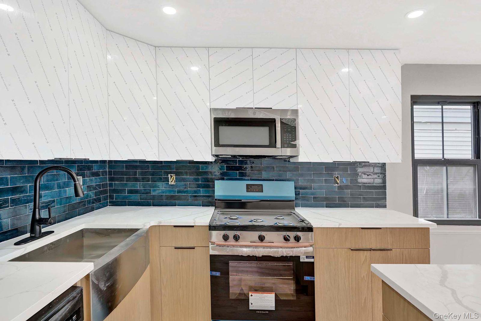 Single Family Calhoun  Bronx, NY 10465, MLS-930637-9