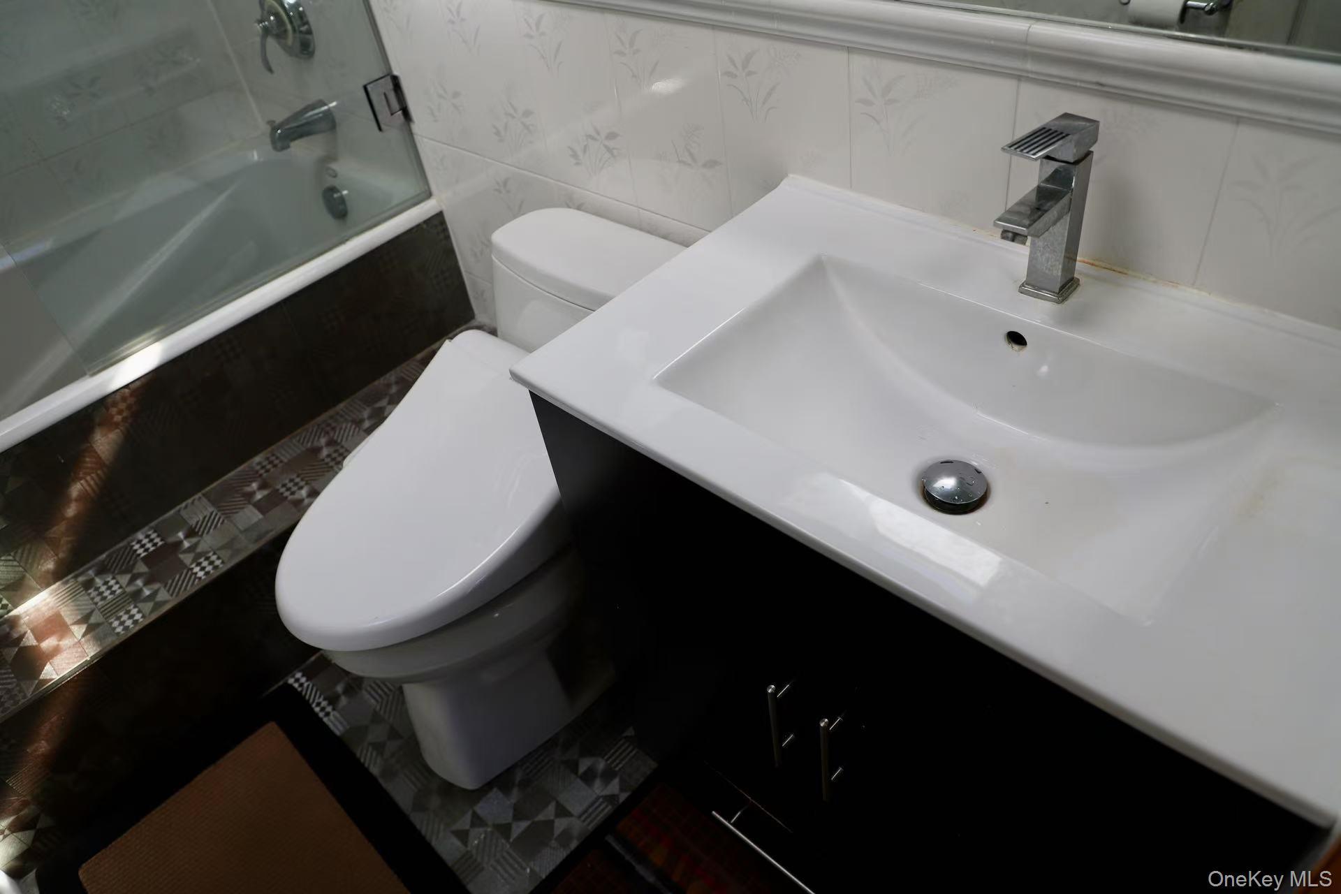 Single Family 24th Queens, NY 11360, MLS-930644-21