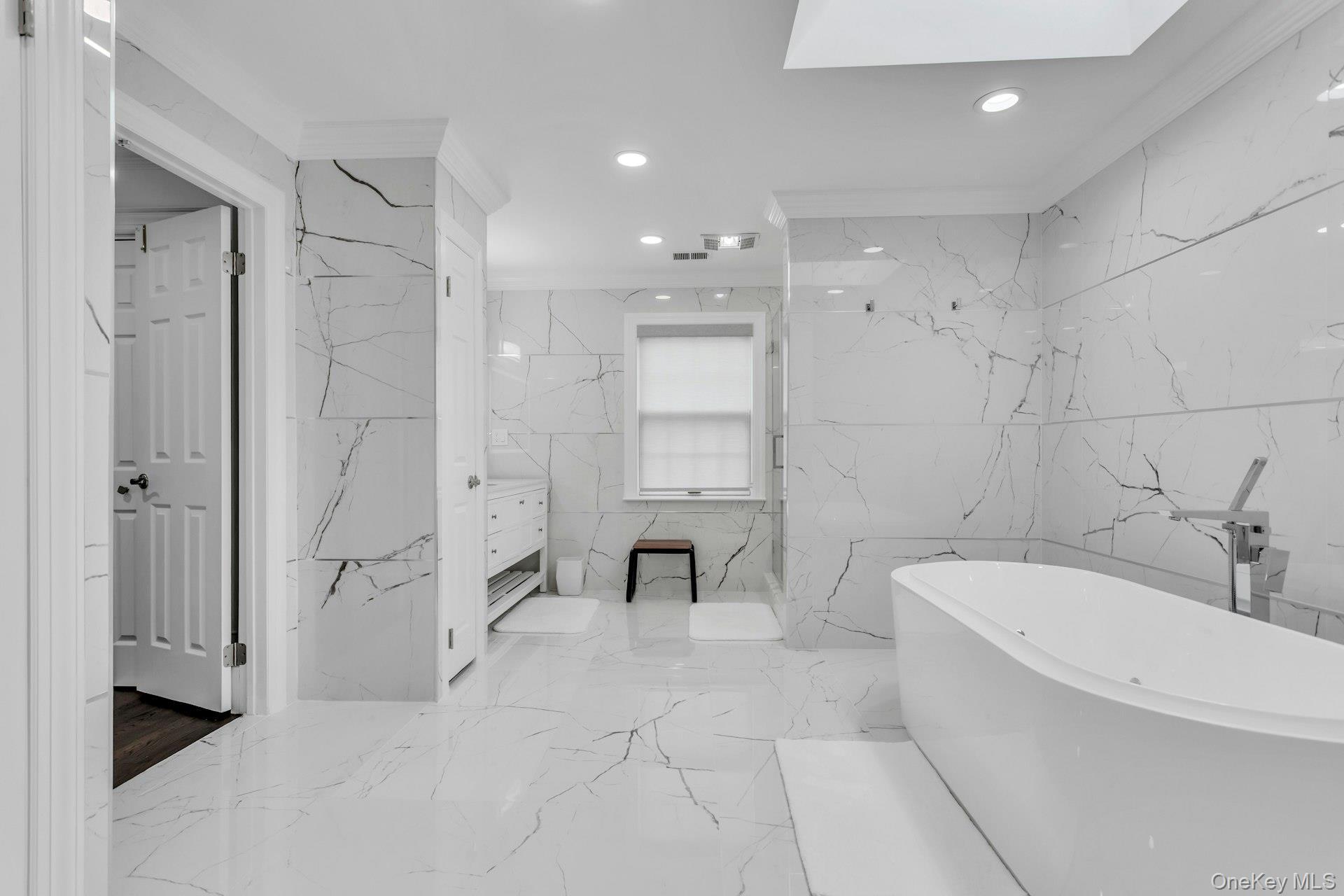 Single Family Robin Nassau County, NY 11542, MLS-930645-19