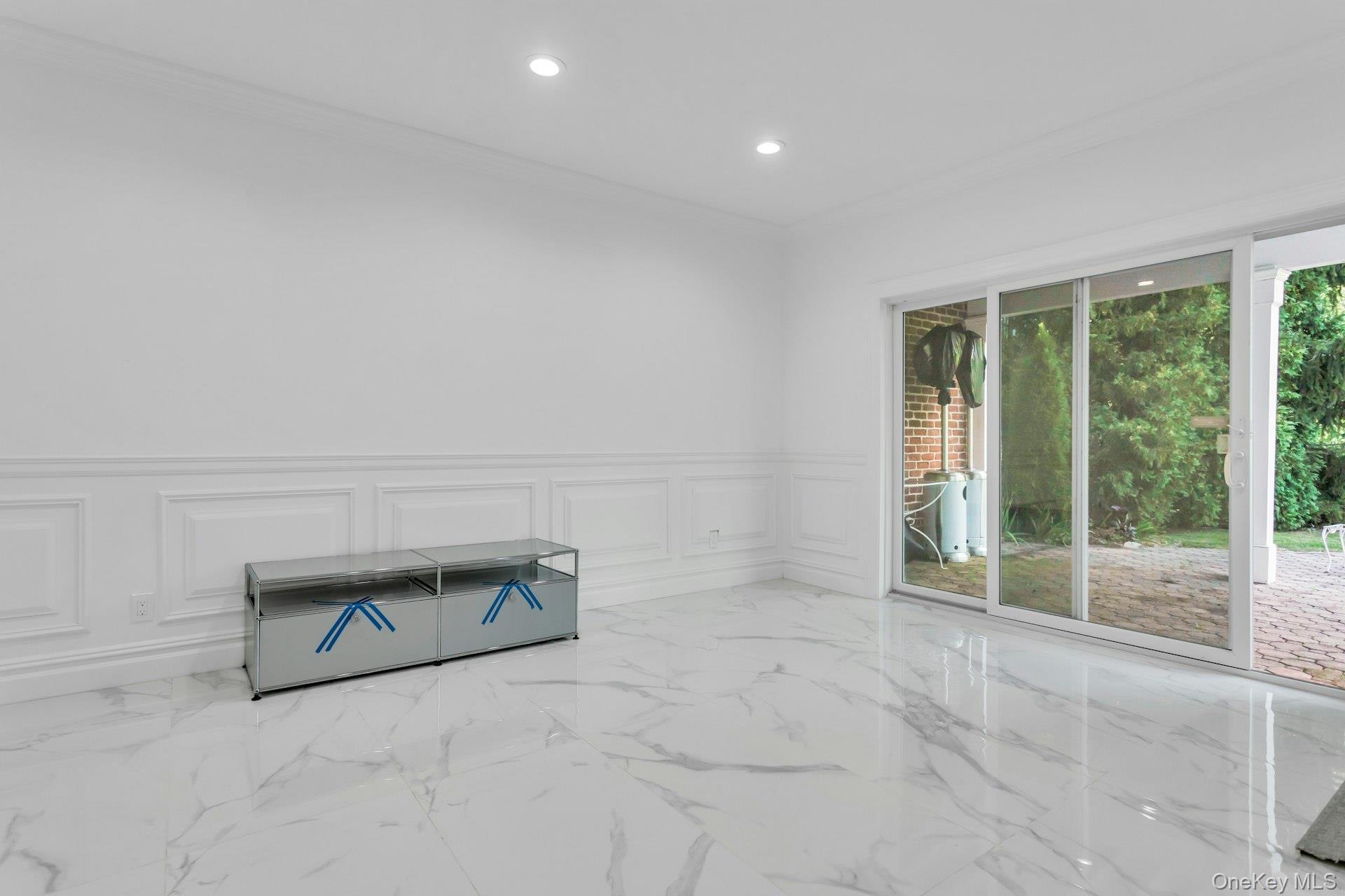 Single Family Robin Nassau County, NY 11542, MLS-930645-29