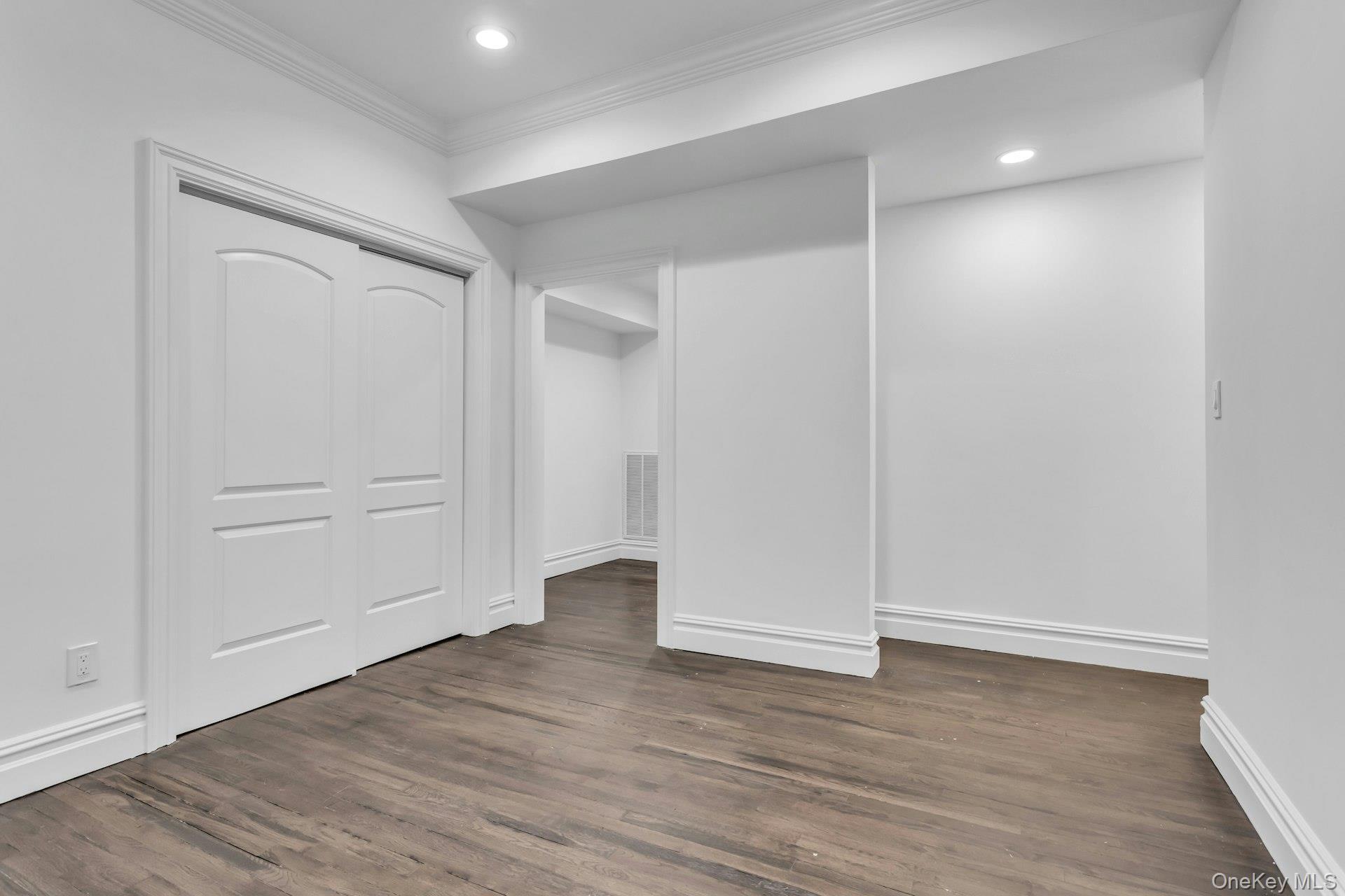 Single Family Robin Nassau County, NY 11542, MLS-930645-31