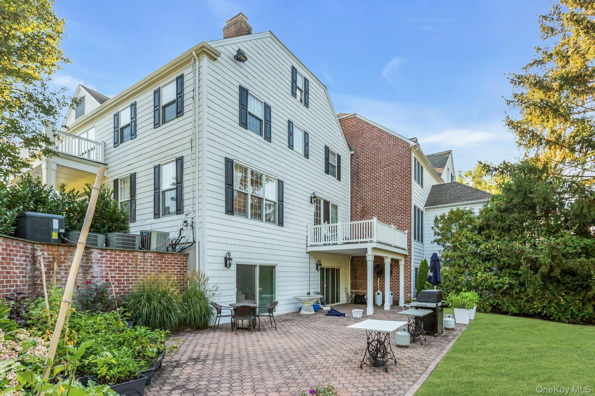 Single Family Robin Nassau County, NY 11542, MLS-930645-34