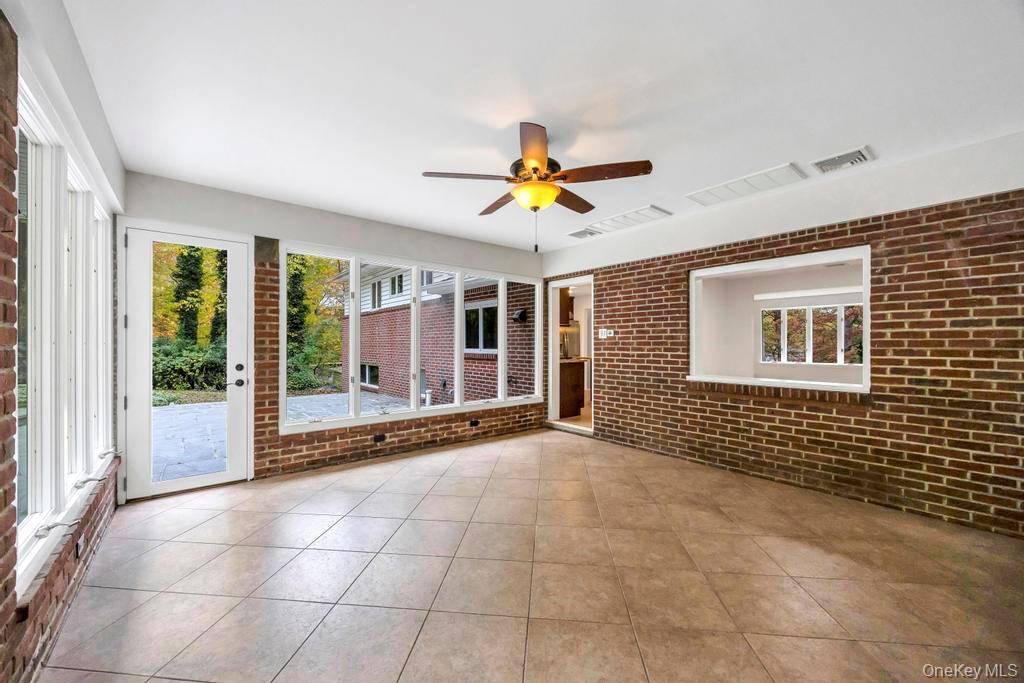 Single Family Caledonia  Suffolk County, NY 11746, MLS-930657-27