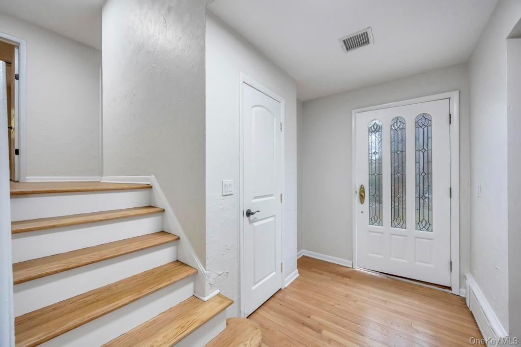 Single Family Caledonia  Suffolk County, NY 11746, MLS-930657-28