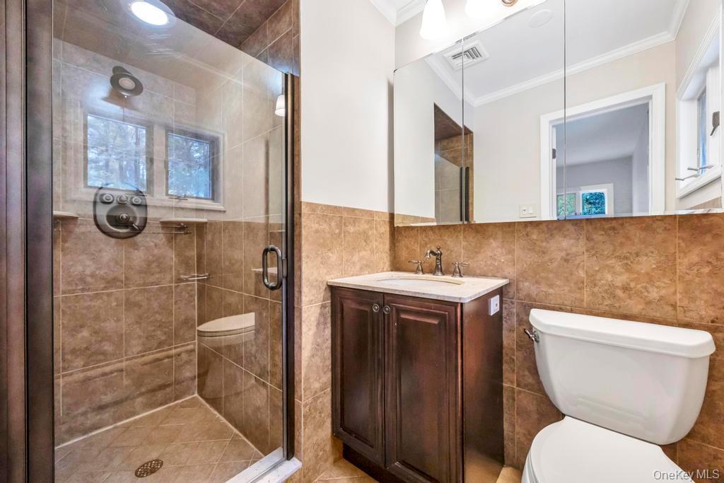 Single Family Caledonia  Suffolk County, NY 11746, MLS-930657-31