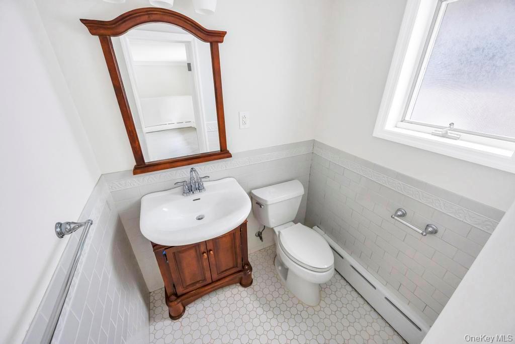 Single Family Caledonia  Suffolk County, NY 11746, MLS-930657-39