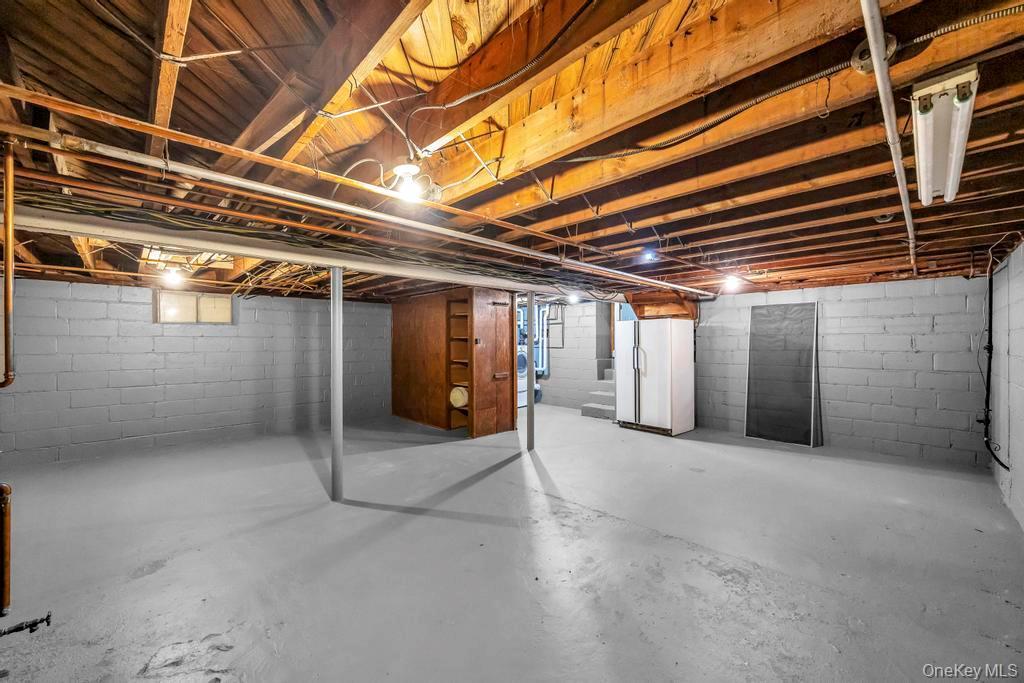 Single Family Caledonia  Suffolk County, NY 11746, MLS-930657-41