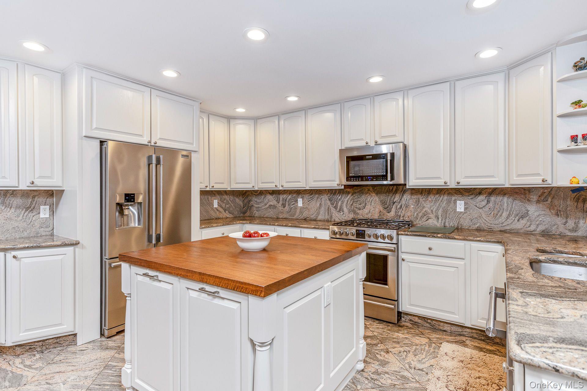 Single Family Old Neck  Suffolk County, NY 11949, MLS-930685-15