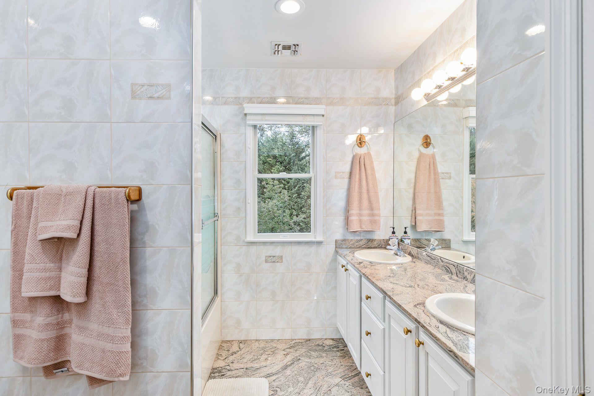 Single Family Old Neck  Suffolk County, NY 11949, MLS-930685-20