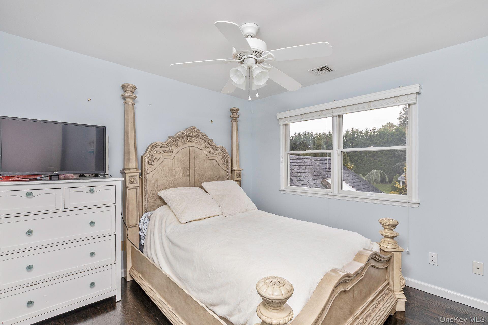 Single Family Old Neck  Suffolk County, NY 11949, MLS-930685-22