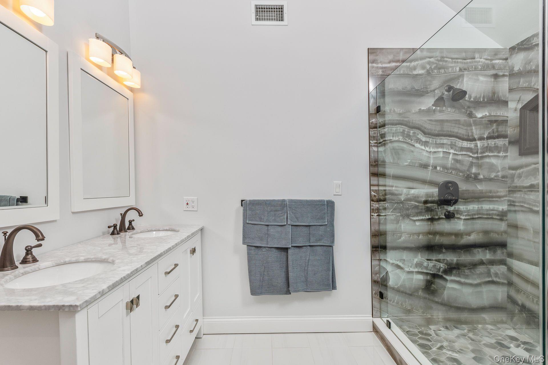 Single Family Old Neck  Suffolk County, NY 11949, MLS-930685-28