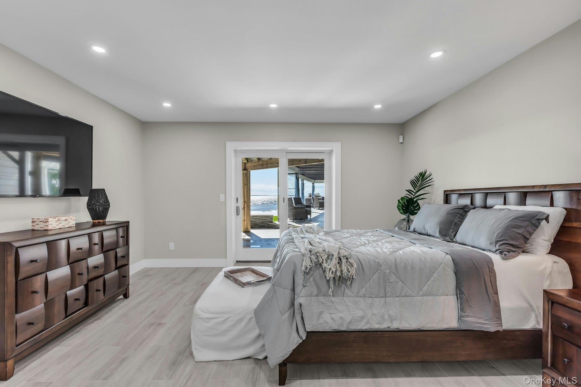 Single Family Edgewater Suffolk County, NY 11705, MLS-930696-25