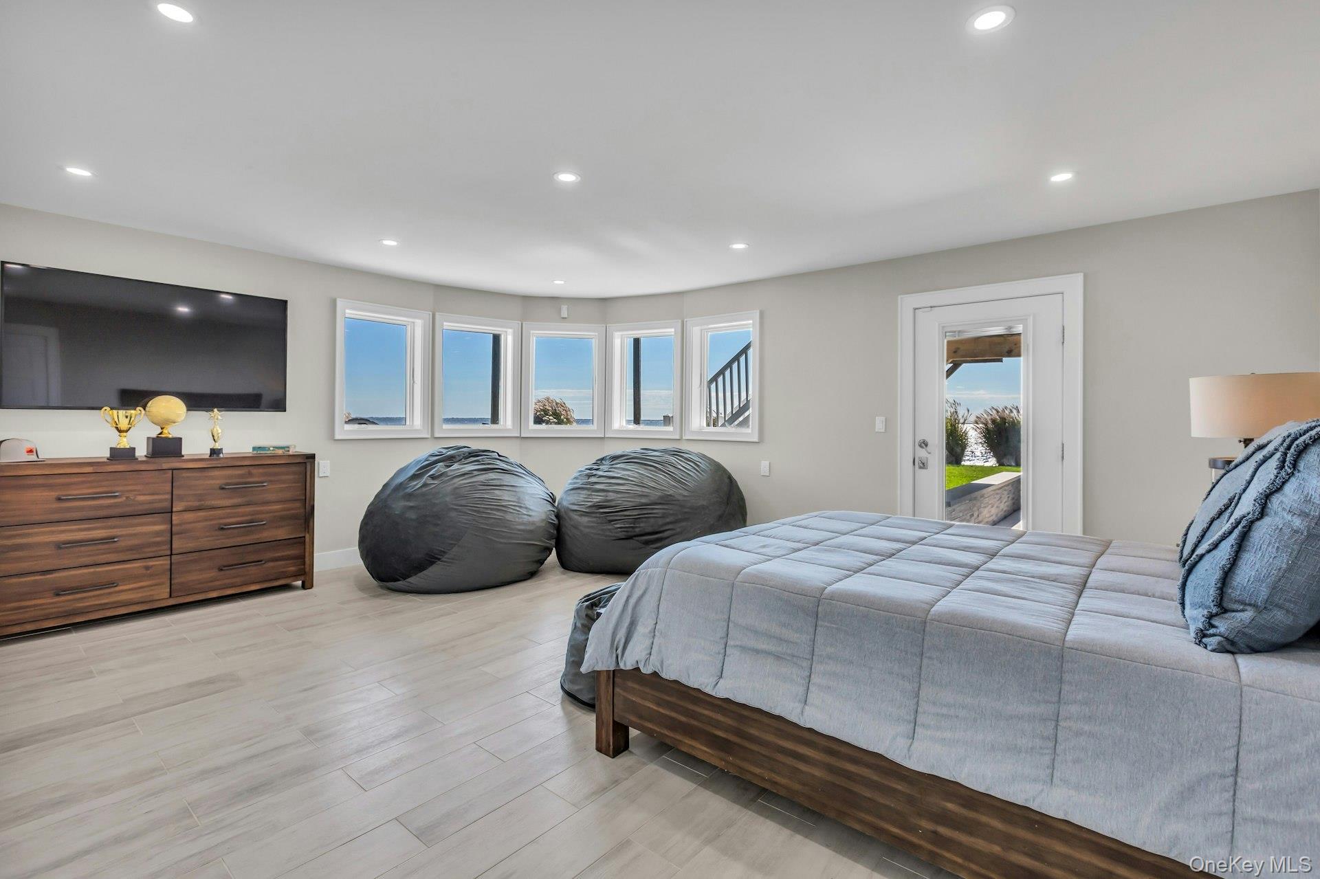 Single Family Edgewater Suffolk County, NY 11705, MLS-930696-28