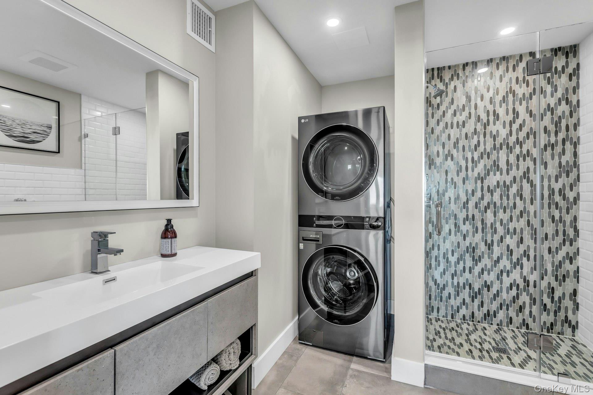 Single Family Edgewater Suffolk County, NY 11705, MLS-930696-29