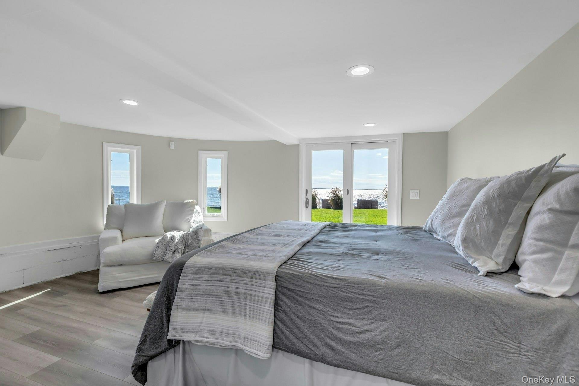 Single Family Edgewater Suffolk County, NY 11705, MLS-930696-33