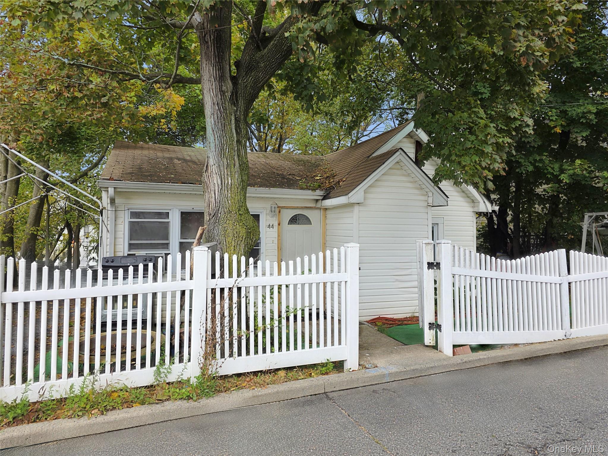 Single Family Carnegie  Nassau County, NY 11003, MLS-930698-8