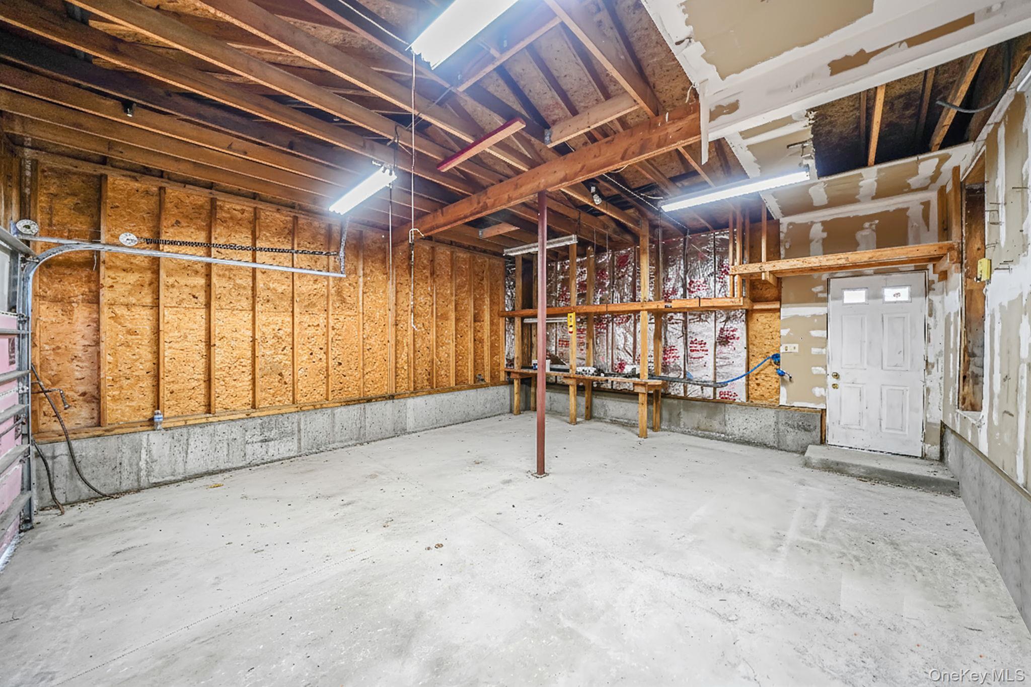 Single Family Erie  Suffolk County, NY 11741, MLS-930752-27