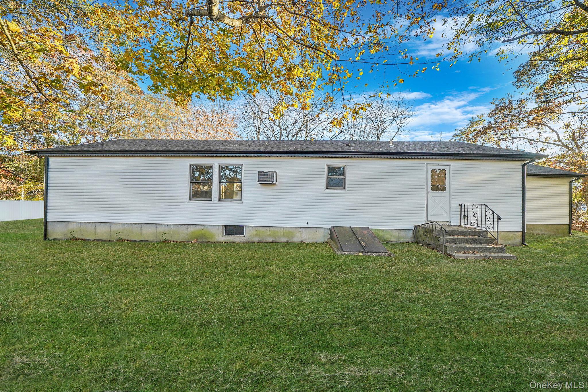 Single Family Erie  Suffolk County, NY 11741, MLS-930752-31