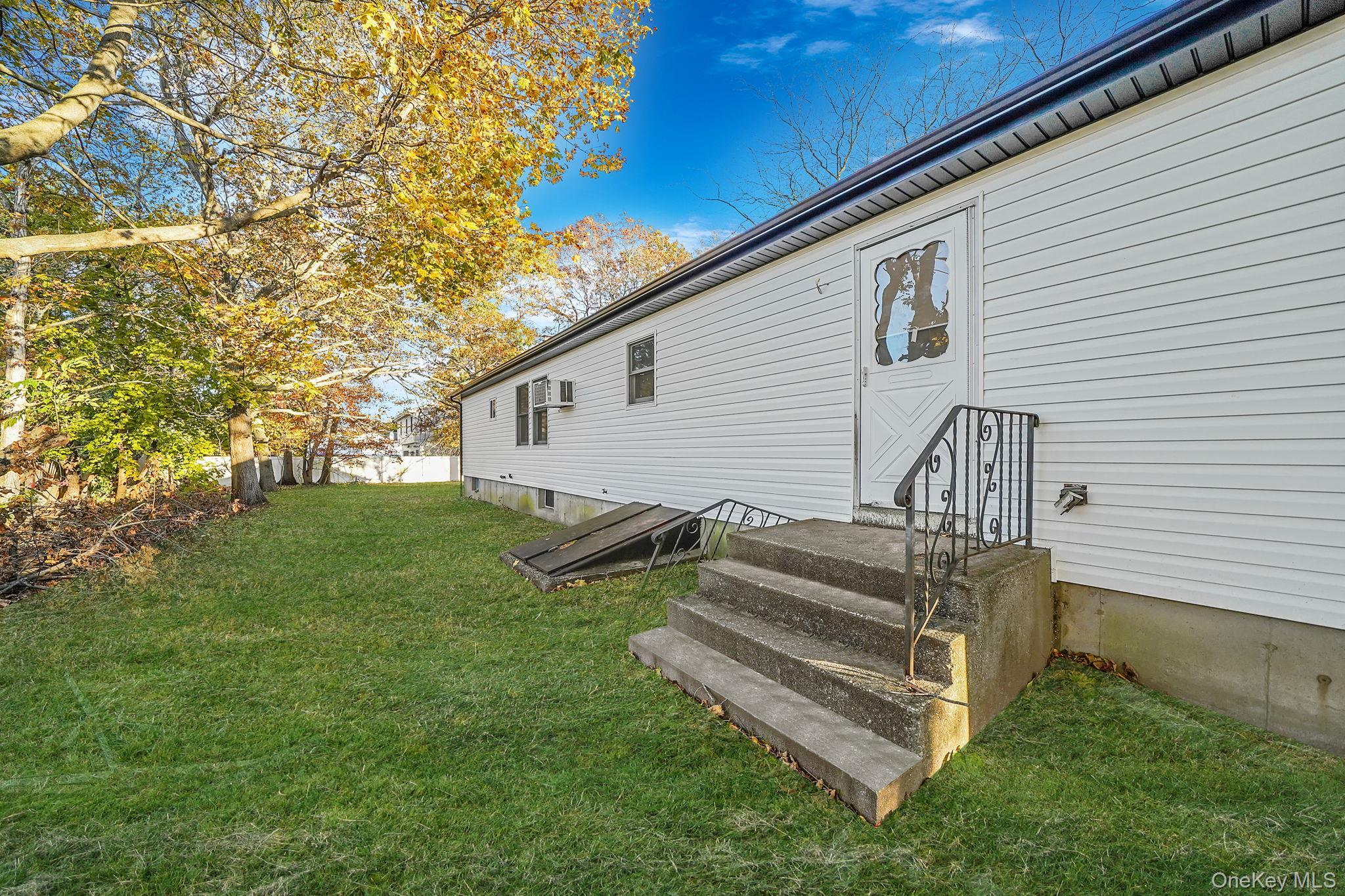 Single Family Erie  Suffolk County, NY 11741, MLS-930752-32