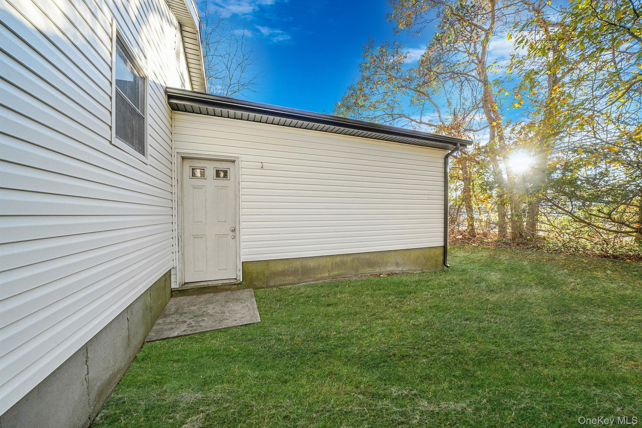 Single Family Erie  Suffolk County, NY 11741, MLS-930752-33